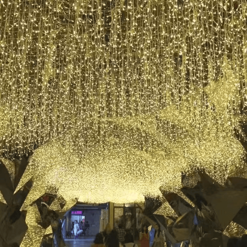 Cortina de LED Natalina 300 Luzes – 8 Efeitos Mágicos de Iluminação